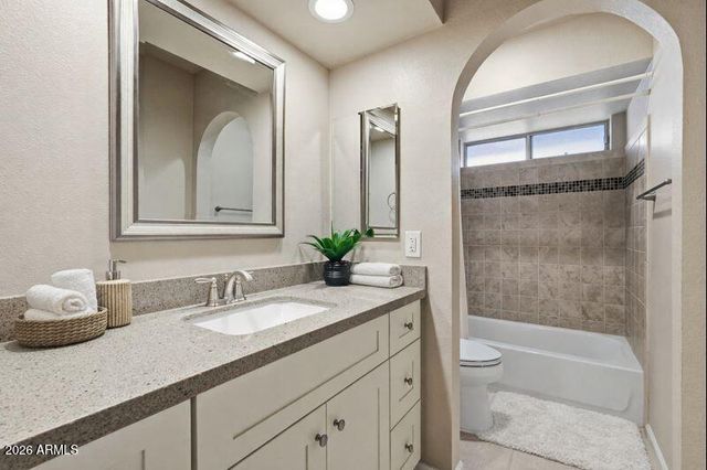 16 W WOOD Drive, Phoenix, AZ 85029