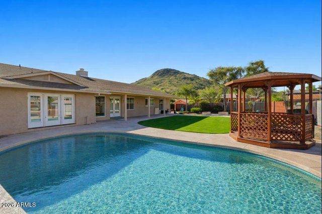 16 W WOOD Drive, Phoenix, AZ 85029