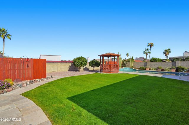 16 W WOOD Drive, Phoenix, AZ 85029