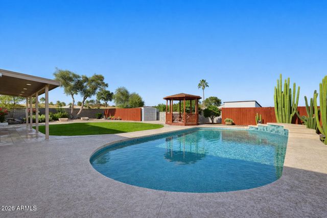 16 W WOOD Drive, Phoenix, AZ 85029