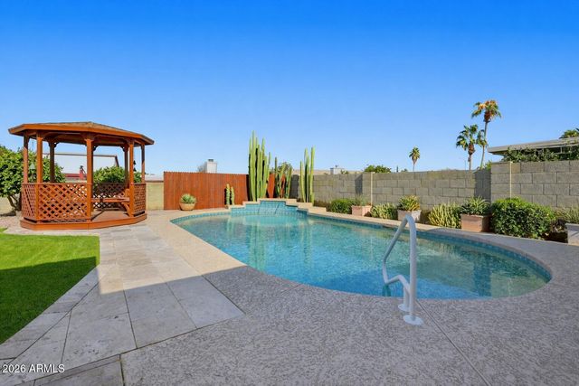 16 W WOOD Drive, Phoenix, AZ 85029