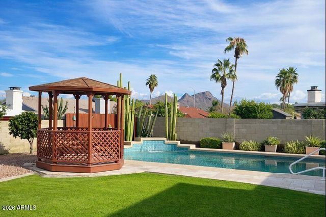 16 W WOOD Drive, Phoenix, AZ 85029