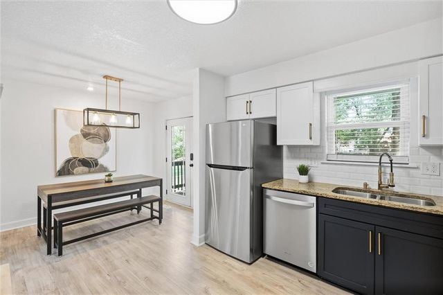 600 SW 35th Terrace, Lee's Summit, MO 64082