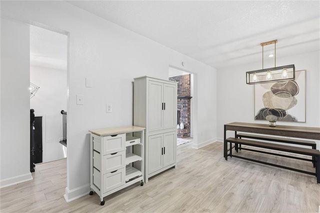 600 SW 35th Terrace, Lee's Summit, MO 64082