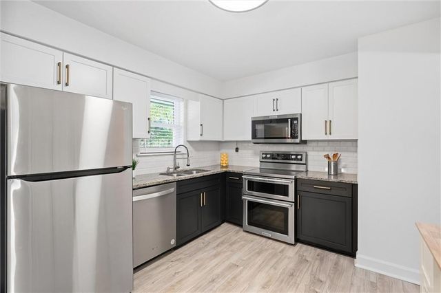 600 SW 35th Terrace, Lee's Summit, MO 64082