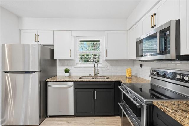 600 SW 35th Terrace, Lee's Summit, MO 64082