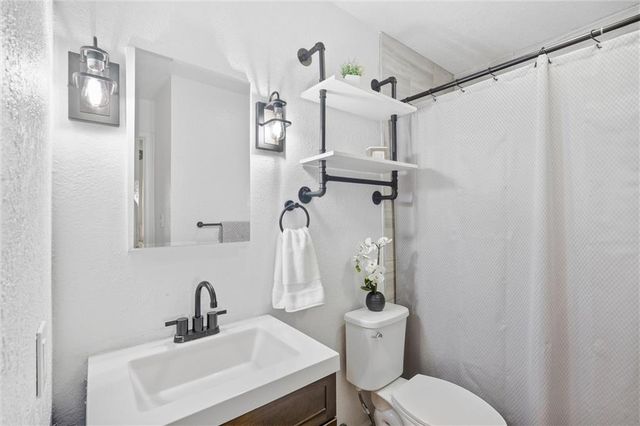 600 SW 35th Terrace, Lee's Summit, MO 64082