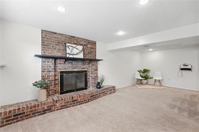 600 SW 35th Terrace, Lee's Summit, MO 64082