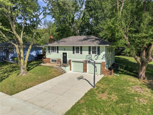 600 SW 35th Terrace, Lee's Summit, MO 64082