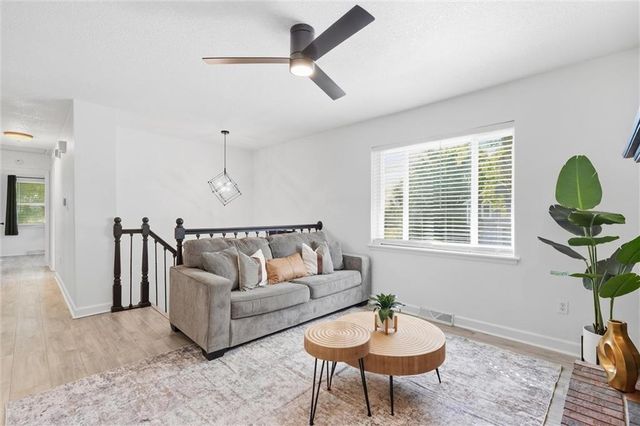 600 SW 35th Terrace, Lee's Summit, MO 64082