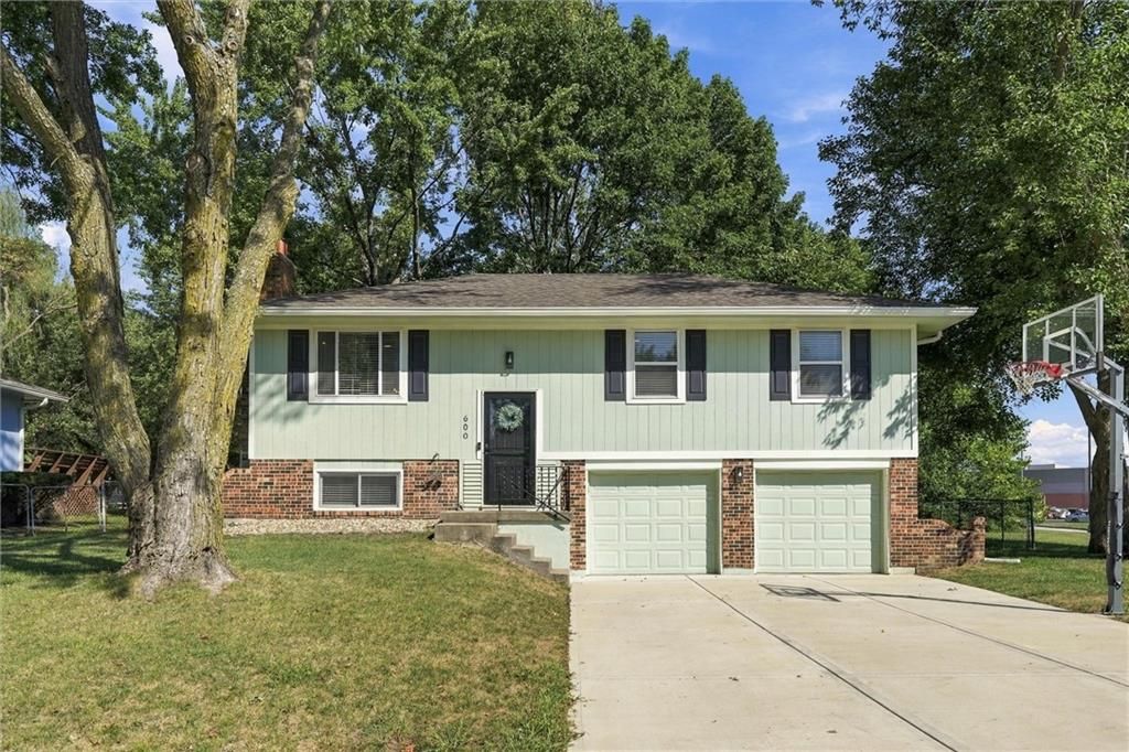 600 SW 35th Terrace, Lee's Summit, MO 64082