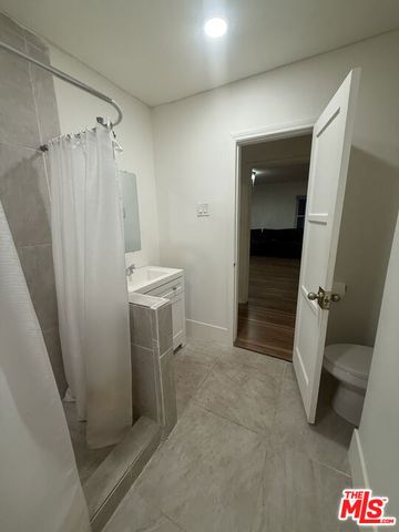 1437 17th Street A, Santa Monica, CA 90404