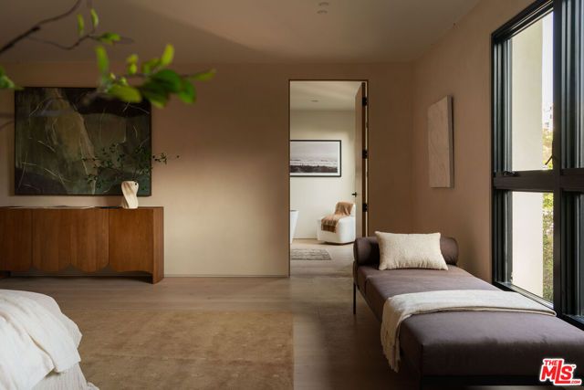 1417 Bluebird Avenue, West Hollywood, CA 90069