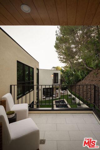 1417 Bluebird Avenue, West Hollywood, CA 90069