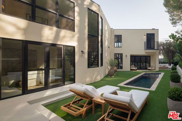 1417 Bluebird Avenue, West Hollywood, CA 90069