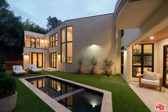 1417 Bluebird Avenue, West Hollywood, CA 90069