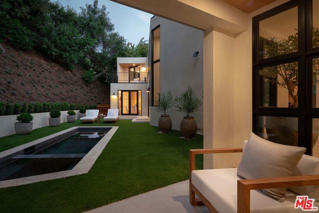 1417 Bluebird Avenue, West Hollywood, CA 90069