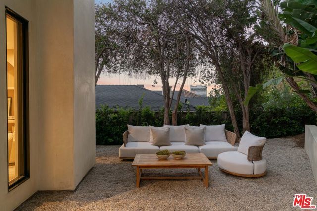 1417 Bluebird Avenue, West Hollywood, CA 90069