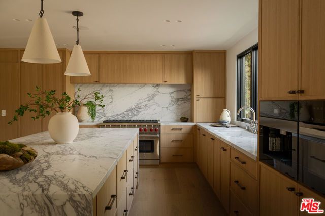 1417 Bluebird Avenue, West Hollywood, CA 90069
