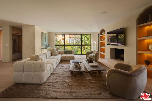 1417 Bluebird Avenue, West Hollywood, CA 90069