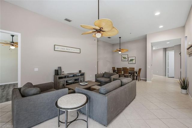 3995 Deer Crossing CT 201, Naples, FL 34114