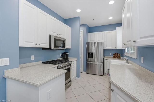 3995 Deer Crossing CT 201, Naples, FL 34114