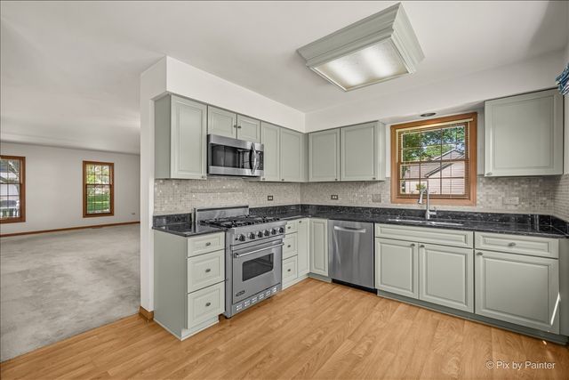 221 Foxmoor Road, Fox River Grove, IL 60021