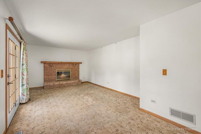 221 Foxmoor Road, Fox River Grove, IL 60021