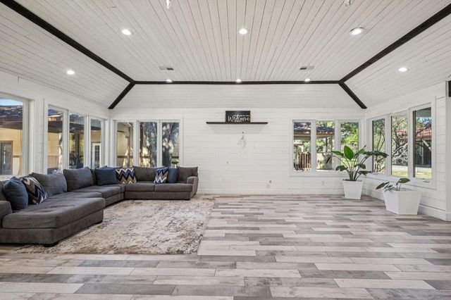 323 E Palm Street, Fresno, TX 77545