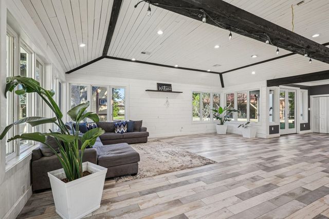 323 E Palm Street, Fresno, TX 77545