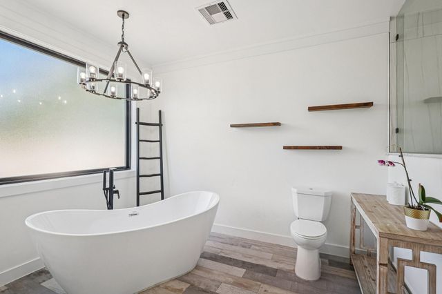 323 E Palm Street, Fresno, TX 77545