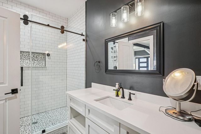 323 E Palm Street, Fresno, TX 77545