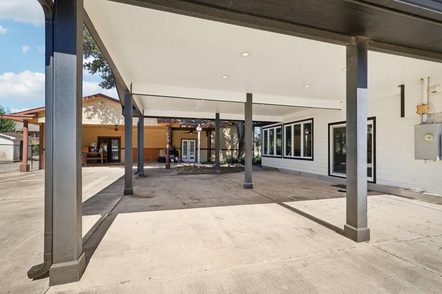 323 E Palm Street, Fresno, TX 77545