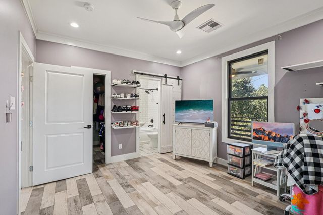 323 E Palm Street, Fresno, TX 77545