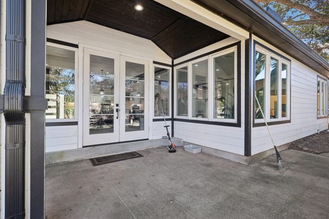 323 E Palm Street, Fresno, TX 77545