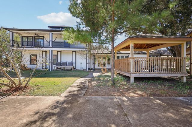 323 E Palm Street, Fresno, TX 77545