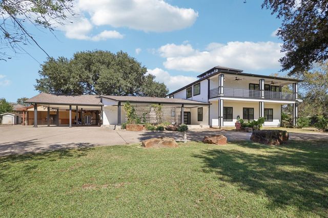 323 E Palm Street, Fresno, TX 77545