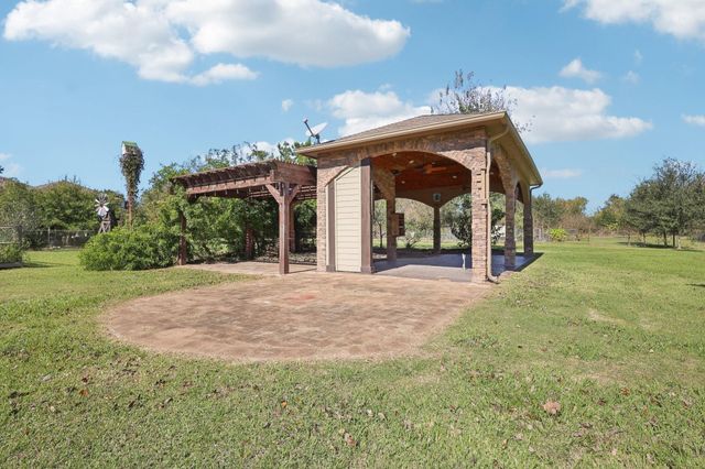 323 E Palm Street, Fresno, TX 77545