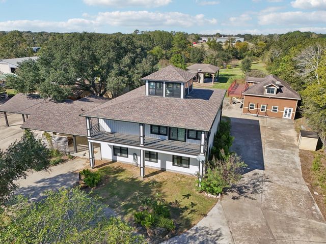 323 E Palm Street, Fresno, TX 77545