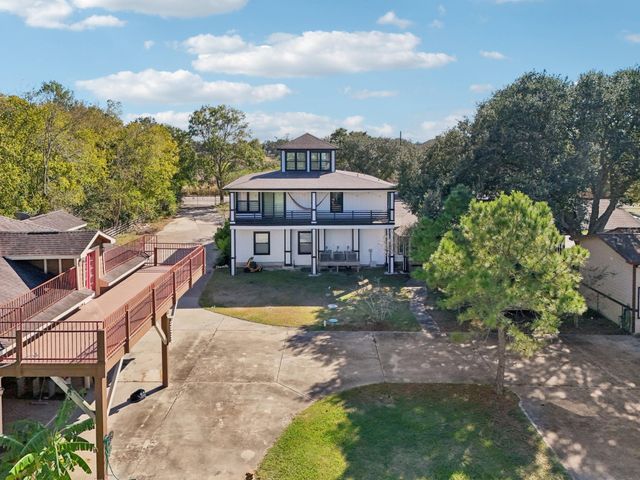 323 E Palm Street, Fresno, TX 77545