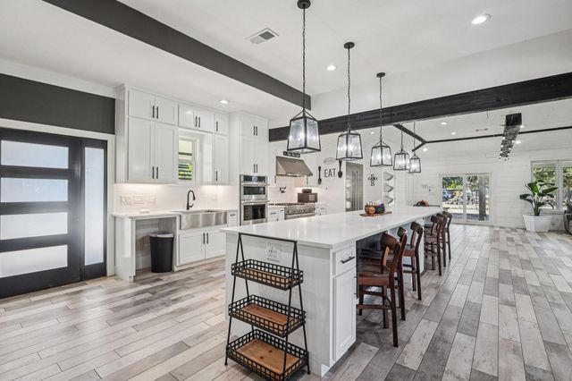 323 E Palm Street, Fresno, TX 77545