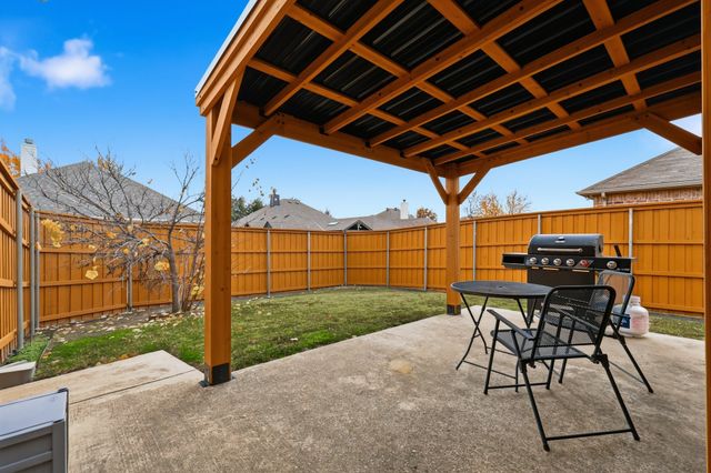 2122 TRICKLING CREEK Drive, Garland, TX 75041