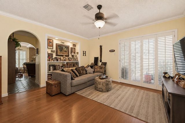 5815 Theall Road, Houston, TX 77066