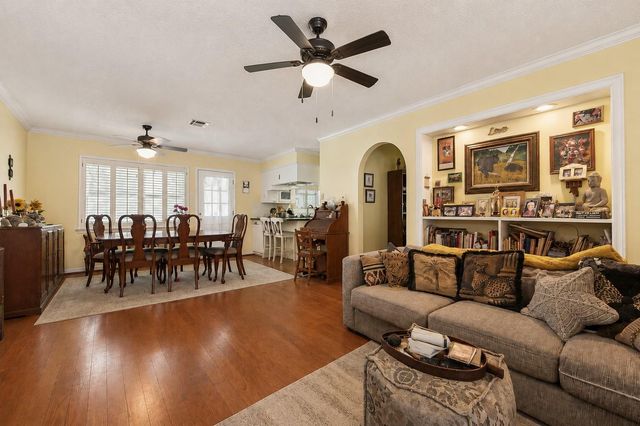 5815 Theall Road, Houston, TX 77066