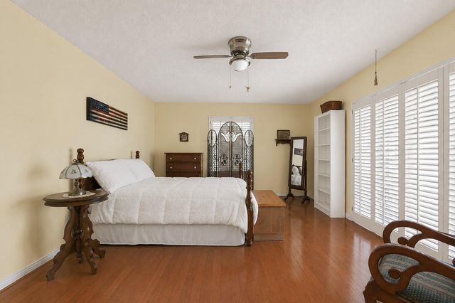 5815 Theall Road, Houston, TX 77066