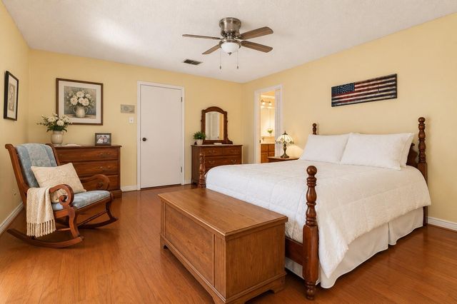 5815 Theall Road, Houston, TX 77066