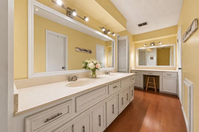 5815 Theall Road, Houston, TX 77066