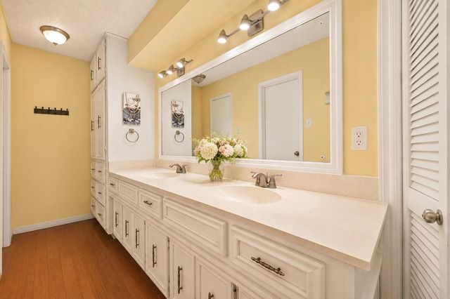 5815 Theall Road, Houston, TX 77066