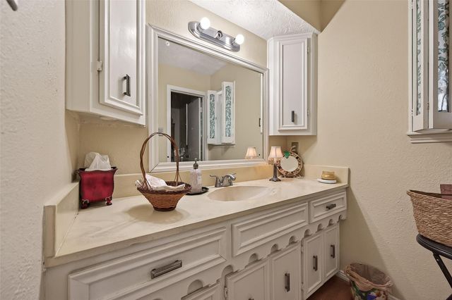 5815 Theall Road, Houston, TX 77066