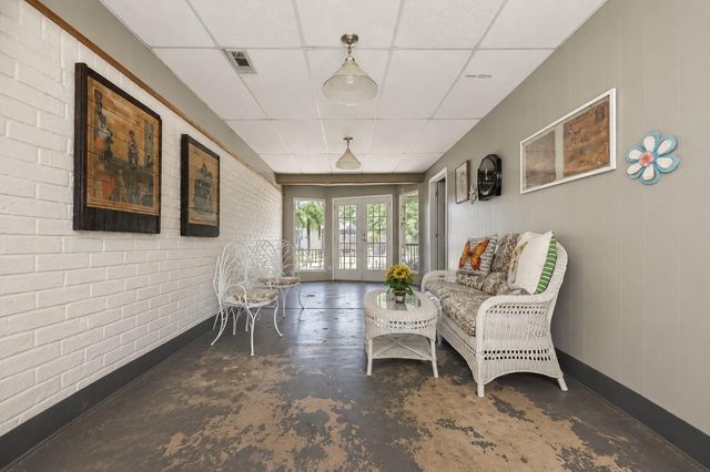 5815 Theall Road, Houston, TX 77066